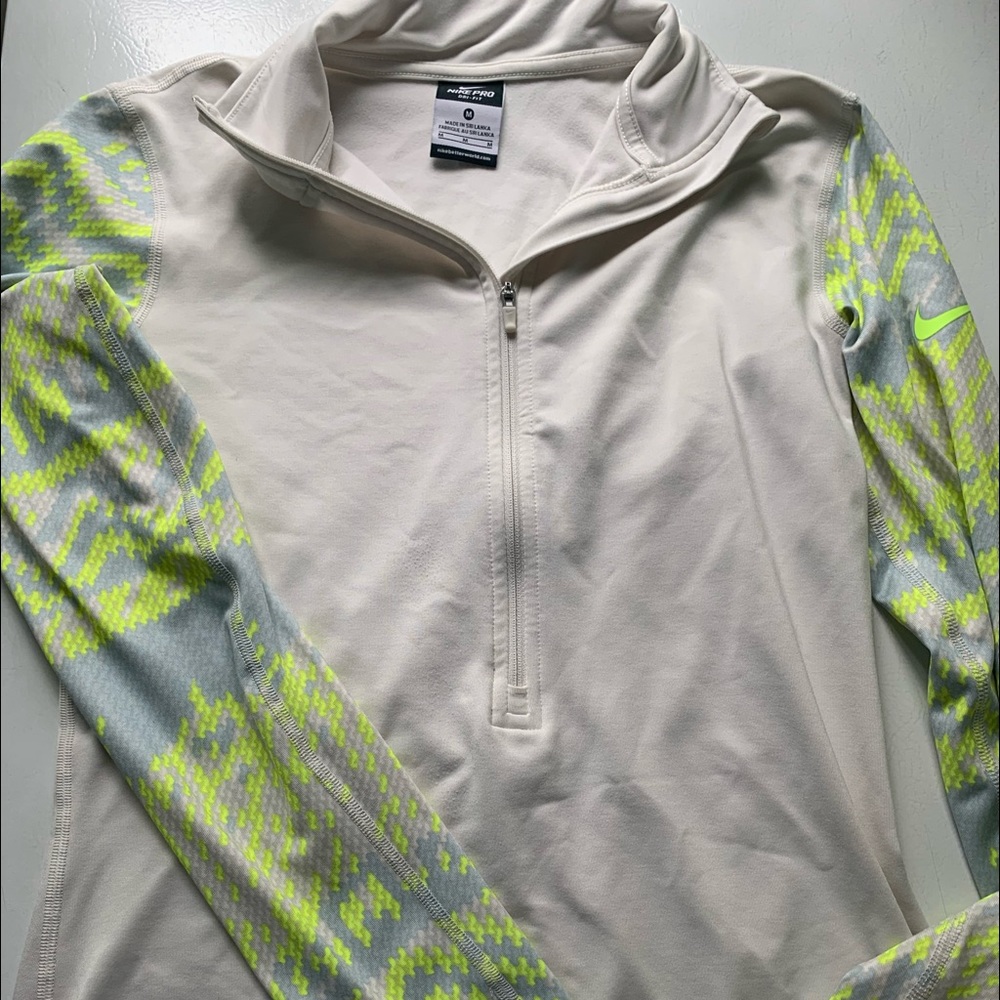 NIKE DRI-FIT QUARTER ZIP